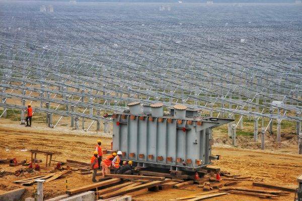 Expansiune record de panouri solare &icirc;n 2025 - China a adăugat mai multă energie dec&acirc;t restul lumii la un loc