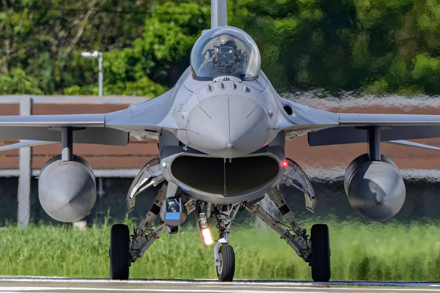 Fost ministru bulgar al Apărării, critic la adresa flotei MiG-29 a Sofiei: &bdquo;Rom&acirc;nii au cumpărat F-16 și doboară drone cu ele&rdquo;