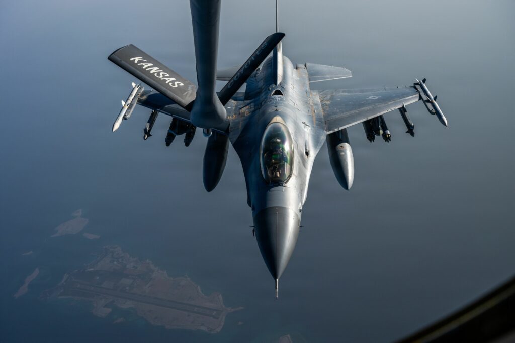 General american: Un F-16 al Ucrainei a dobor&acirc;t pentru prima dată un avion de v&acirc;nătoare rusesc