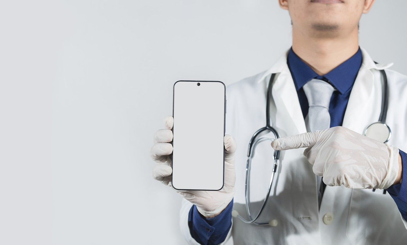 Google și Apple, somate să elimine aplicațiile care pot genera imagini cu persoane dezbrăcate