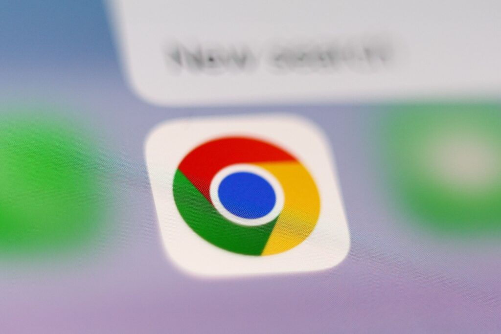 Google va marca reclamele create cu AI pe Search, YouTube și Discover