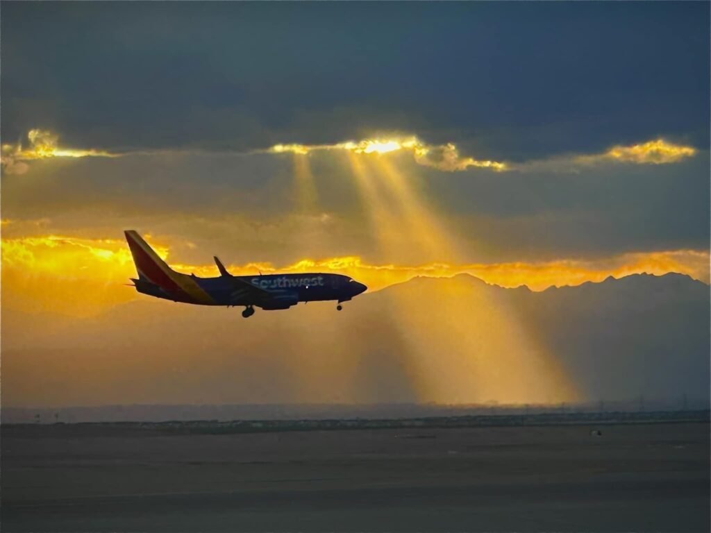 IATA: Industria aviatică &icirc;și reduce la jumătate prognozele de profit pentru 2026, pe fondul conflictului din Orientul Mijlociu