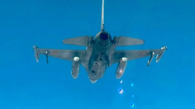 Imagini cu avioanele F-16 &icirc;n timpul misiunii de distrugere a celei de-a treia drone care a intrat &icirc;n spațiul aerian al Rom&acirc;niei