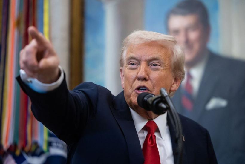 &Icirc;n război cu vecinii. Trump impune tarife vamale de 50% pentru produsele canadiene