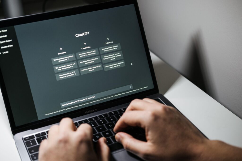 Incident fără precedent privind AI: Două modele AI au evadat din mediul izolat de testare al OpenAI, au obținut acces la internet și au compromis infrastructura unei alte companii