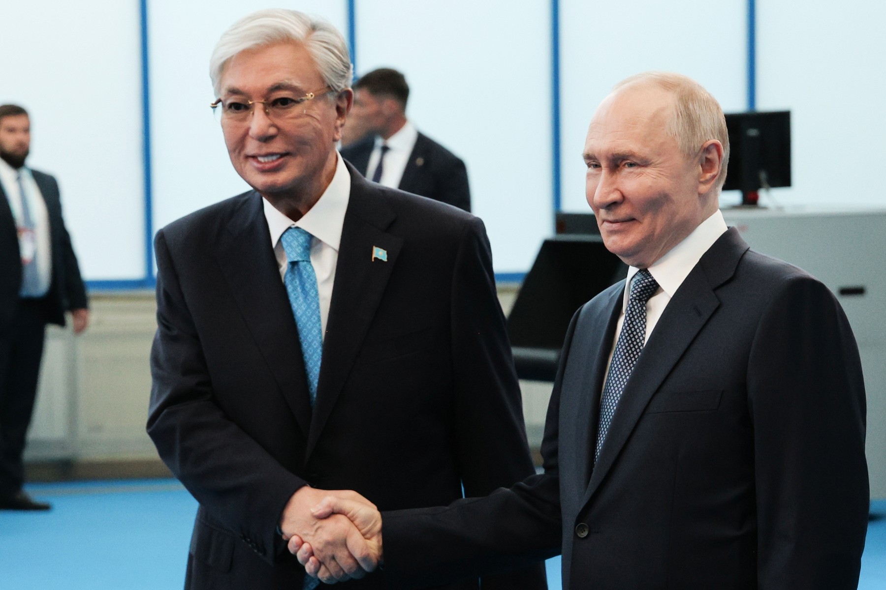 &Icirc;nt&acirc;lnire tensionată la Omsk: Președintele kazah &icirc;l provoacă pe Vladimir Putin cu propunerea de a opri conflictul din Ucraina