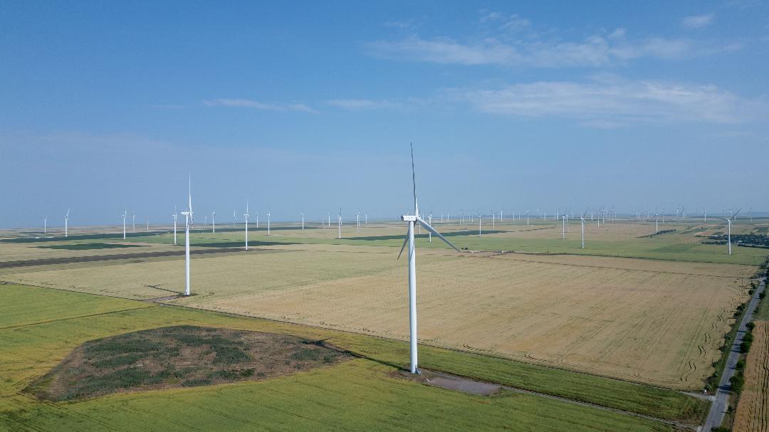Investiție &icirc;n Rom&acirc;nia. Grecii de la PPC pun stocare de 91 MWh la F&acirc;nt&acirc;nele, l&acirc;ngă cel mai mare parc eolian din sud-estul Europei. Furnizori de echipamente sunt chinezii de la Huawei
