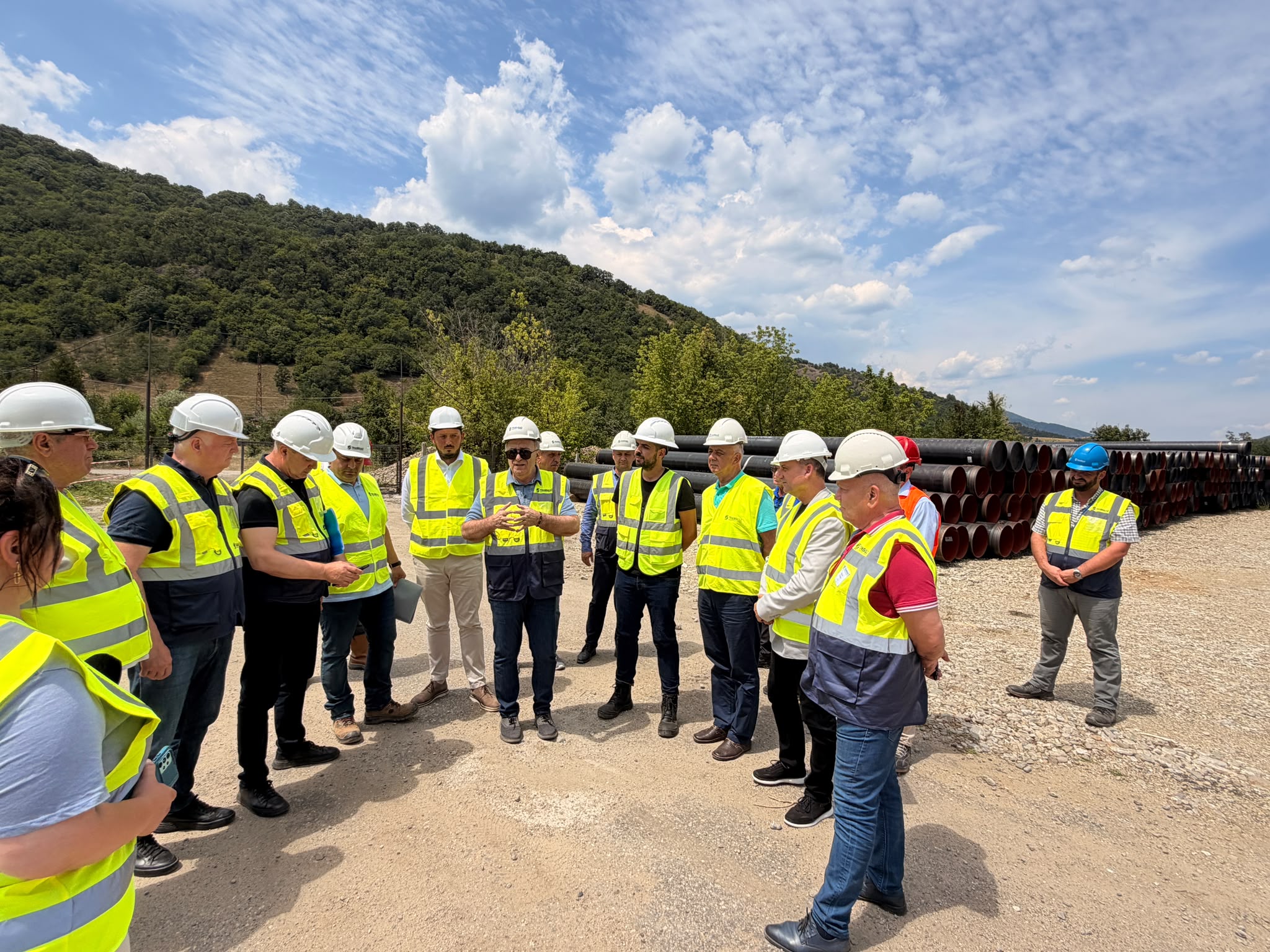 Ion Sterian, directorul general Transgaz, a verificat lucrările la conducta Prunișor&ndash;Orșova&ndash;Băile Herculane&ndash;Jupa; investiția de 682 milioane lei va aduce gaze naturale &icirc;n zeci de localități