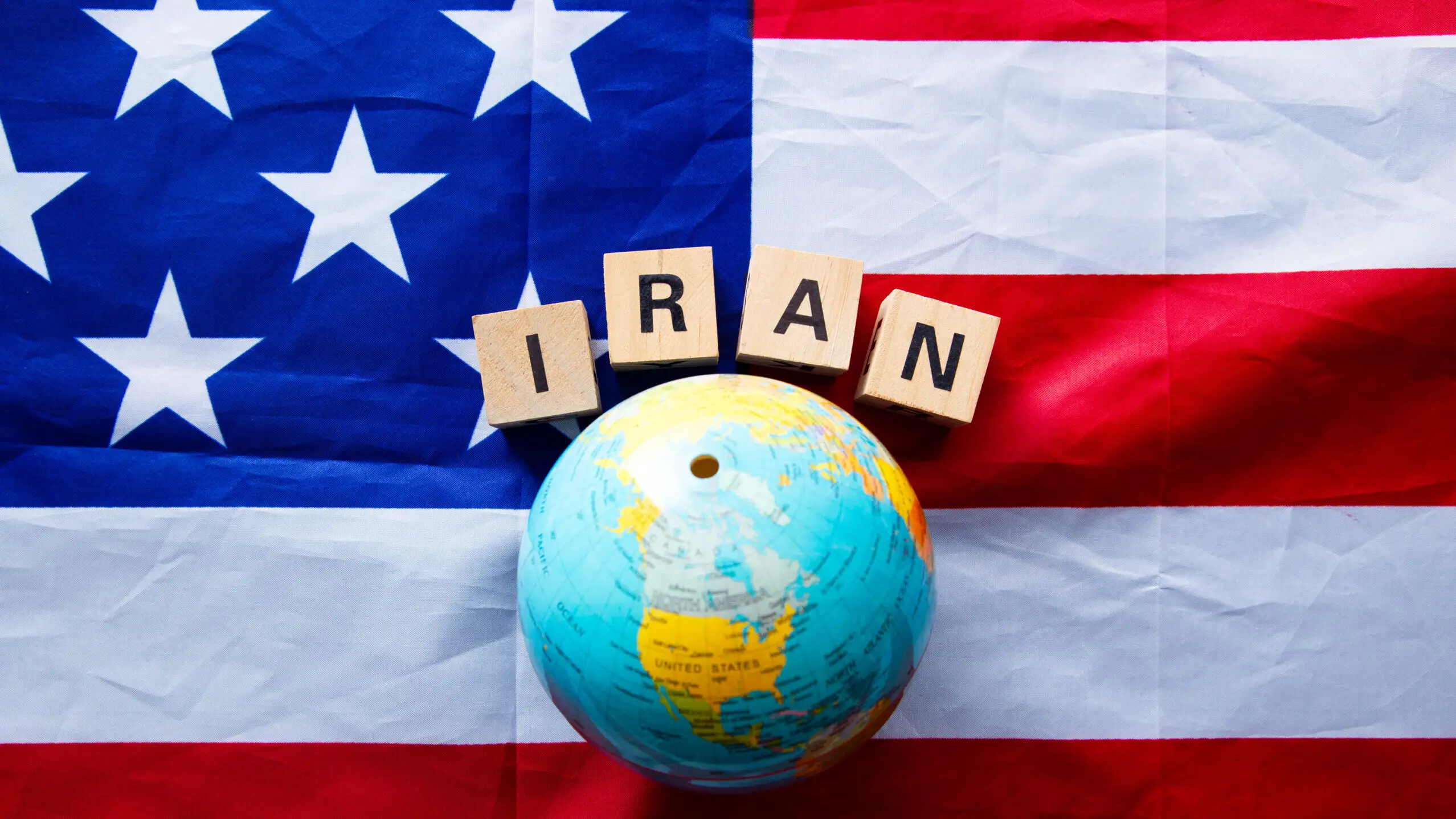 Iranul anunță un posibil acord cu SUA. Prețul petrolului scade pe fondul discuțiilor despre un &bdquo;armistițiu complet&rdquo;