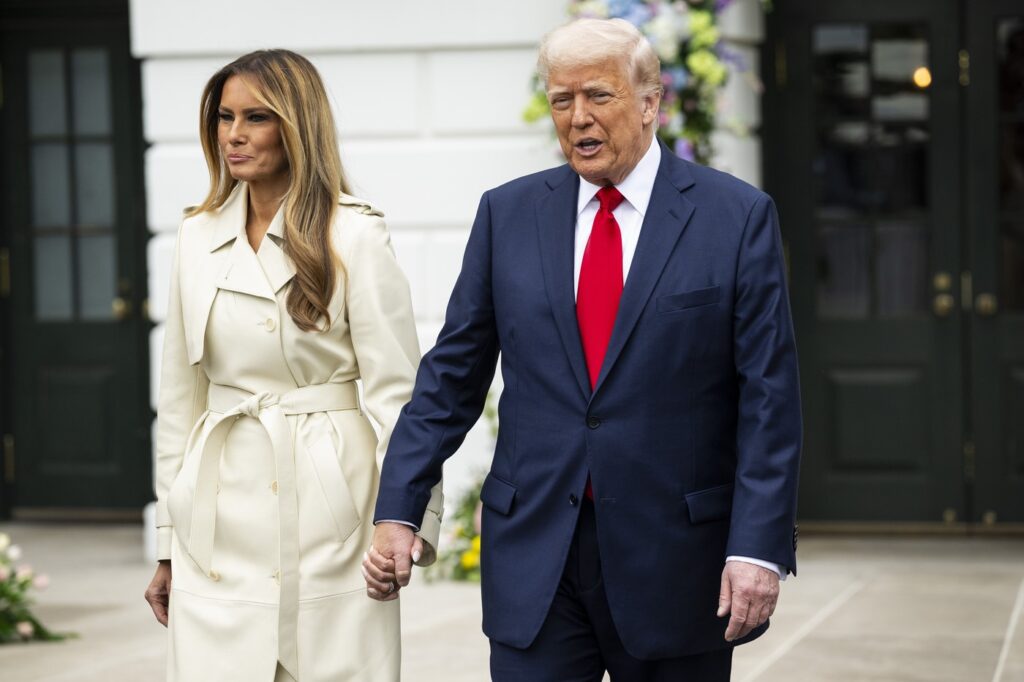 Iranul publică un videoclip &icirc;n care &icirc;și &icirc;ndeamnă adepții să o ucidă pe Melania Trump și &icirc;l amenință pe fiul președintelui, Barron