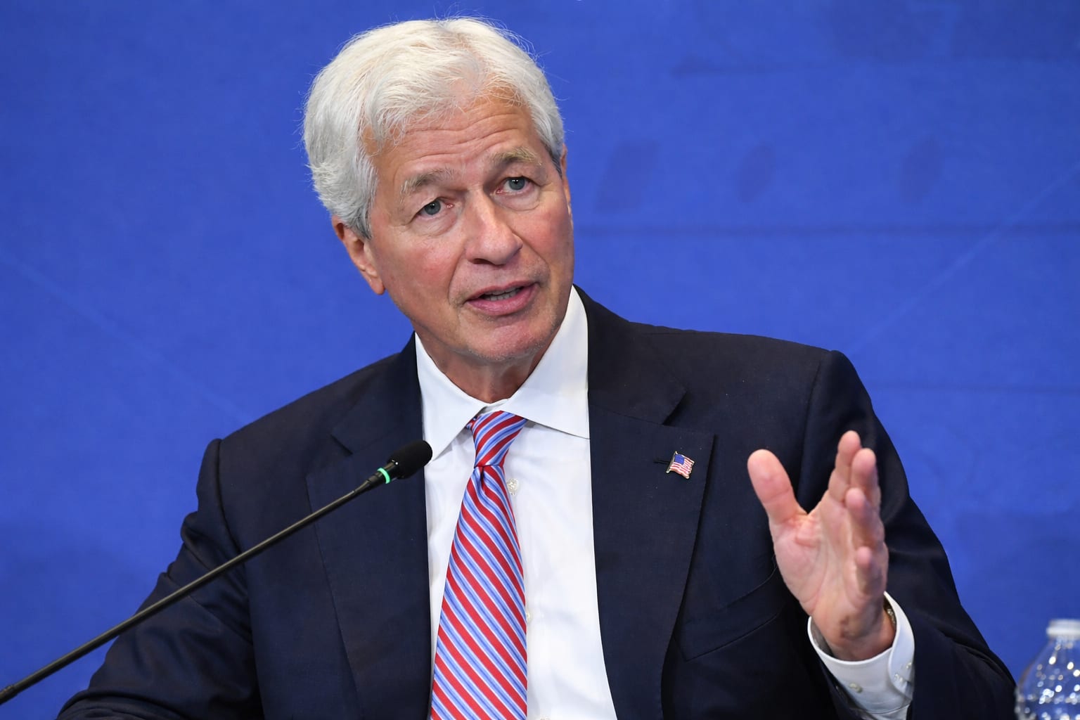 Jamie Dimon de la JPMorgan anticipează cheltuieli raționale cu inteligența artificială