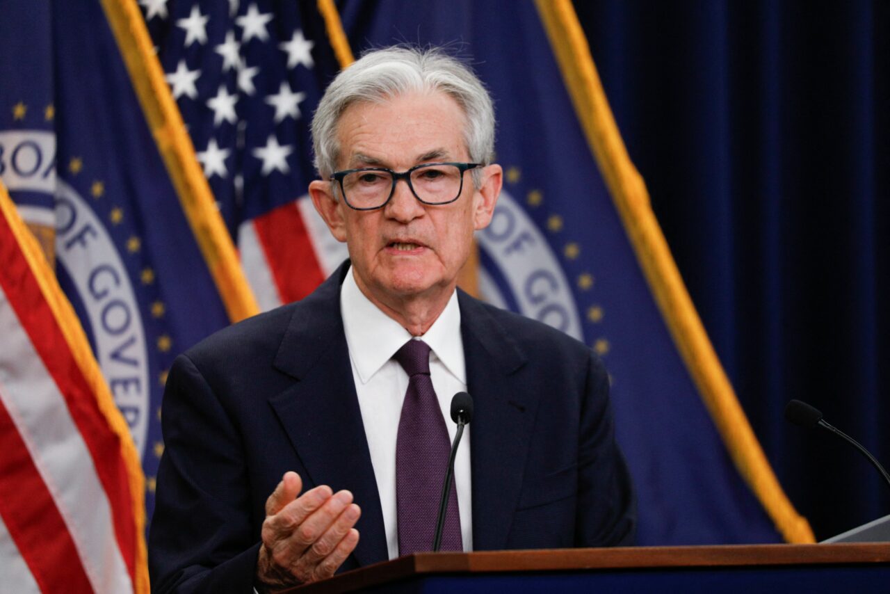 Jerome Powell &icirc;și &icirc;ncheie azi mandatul de șef al Rezervei Federale, unul dintre cei mai mari adversari ai lui Trump. Cine este succesorul desemnat