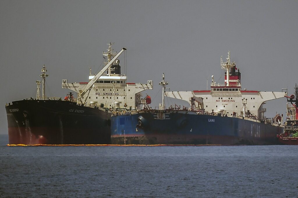 Kazahstanul reia exporturile de petrol prin Marea Neagră, reduc&acirc;nd presiunea asupra aprovizionării Rom&acirc;niei, după scumpirea carburanților
