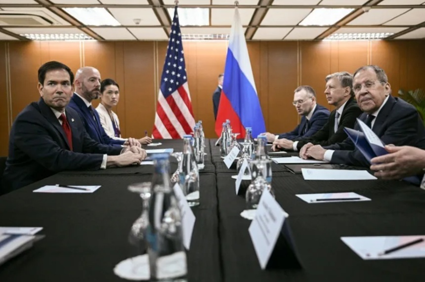 Lavrov &icirc;l avertizează pe Rubio, la Manila, &icirc;n marja ASEAN, &icirc;mpotriva livrărilor de armament Ucrainei. Americanul spune că a avut &rdquo;o conversaţie sinceră&rdquo; cu rusul, fără să dezvăluie despre ce anume. Trei morţi &icirc;n estul Ucrainei, patru &icirc;n Rusia şi Crimeea