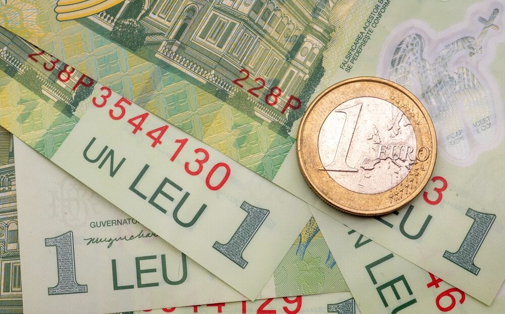 Leul c&acirc;știgă teren &icirc;n fața euro, dolarului și francului elvețian