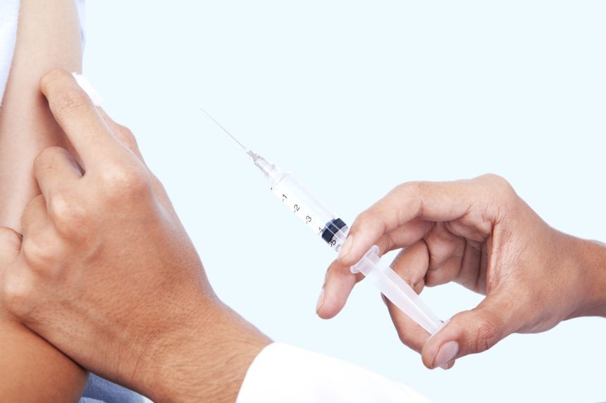 Lot de vaccin antirabic neconform livrat Rom&acirc;niei, plasat &icirc;n carantină de către producător, anunţă Agenţia Naţională a Medicamentului/ Cel mai probabil, lotul va fi distrus/ Investigaţie şi import rapid al unui lot de &icirc;nlocuire/ Care a fost cauza
