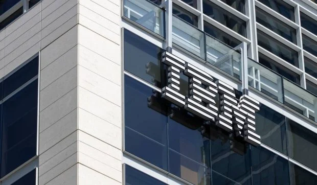 Lovitură pentru IBM: acțiunile se prăbușesc după un avertisment neașteptat al companiei