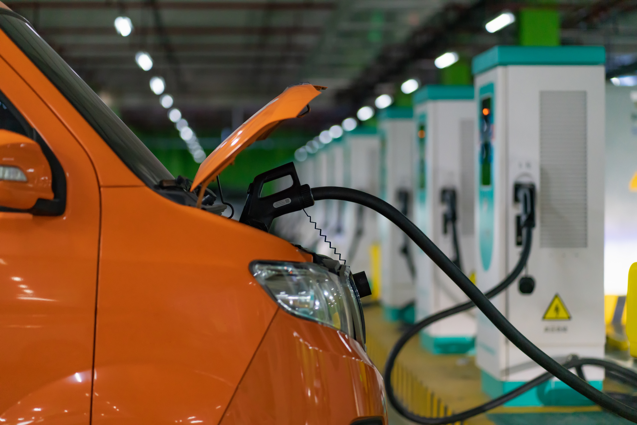 Mașinile chineze cuceresc Europa. Peste o treime din hibridele plug-in v&acirc;ndute provin de la mărci din China