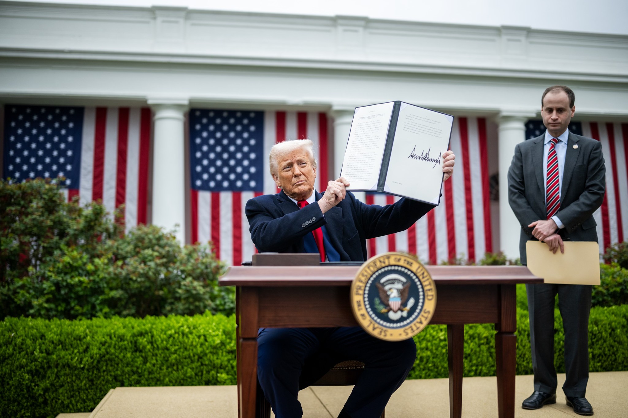 Medicamente generice: Trump anunţă taxe vamale de 100% &icirc;ncep&acirc;nd din august 2028