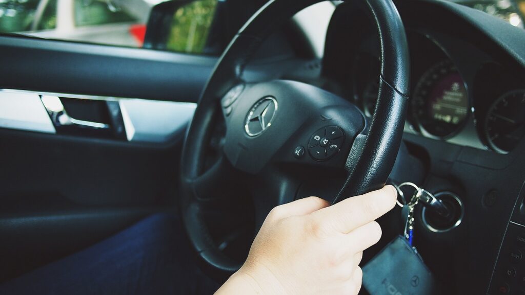 Mercedes-Benz s-ar putea confrunta cu interzicerea v&acirc;nzării vehiculelor sale &icirc;n SUA