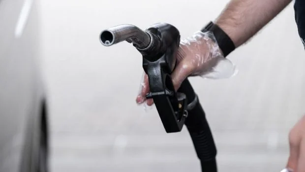 Motorina din Rom&acirc;nia s-ar putea apropia de 10 lei litrul, din cauza taxei de 2.000.000 de dolari impusă de Iran &icirc;n Ormuz