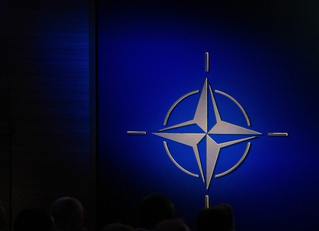 NATO condamnă atacurile cibernetice ale Rusiei care au vizat partenerii alianței și avertizează că este pregătită să răspundă &bdquo;la momentul și &icirc;n modul pe care &icirc;l va alege&rdquo;