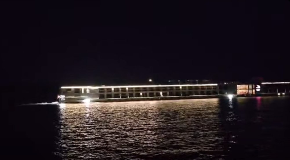 Navă de pasageri cu peste 200 de oameni la bord, eșuată pe Dunăre, &icirc;n județul Mehedinți. Debitul Dunării va continua să scadă