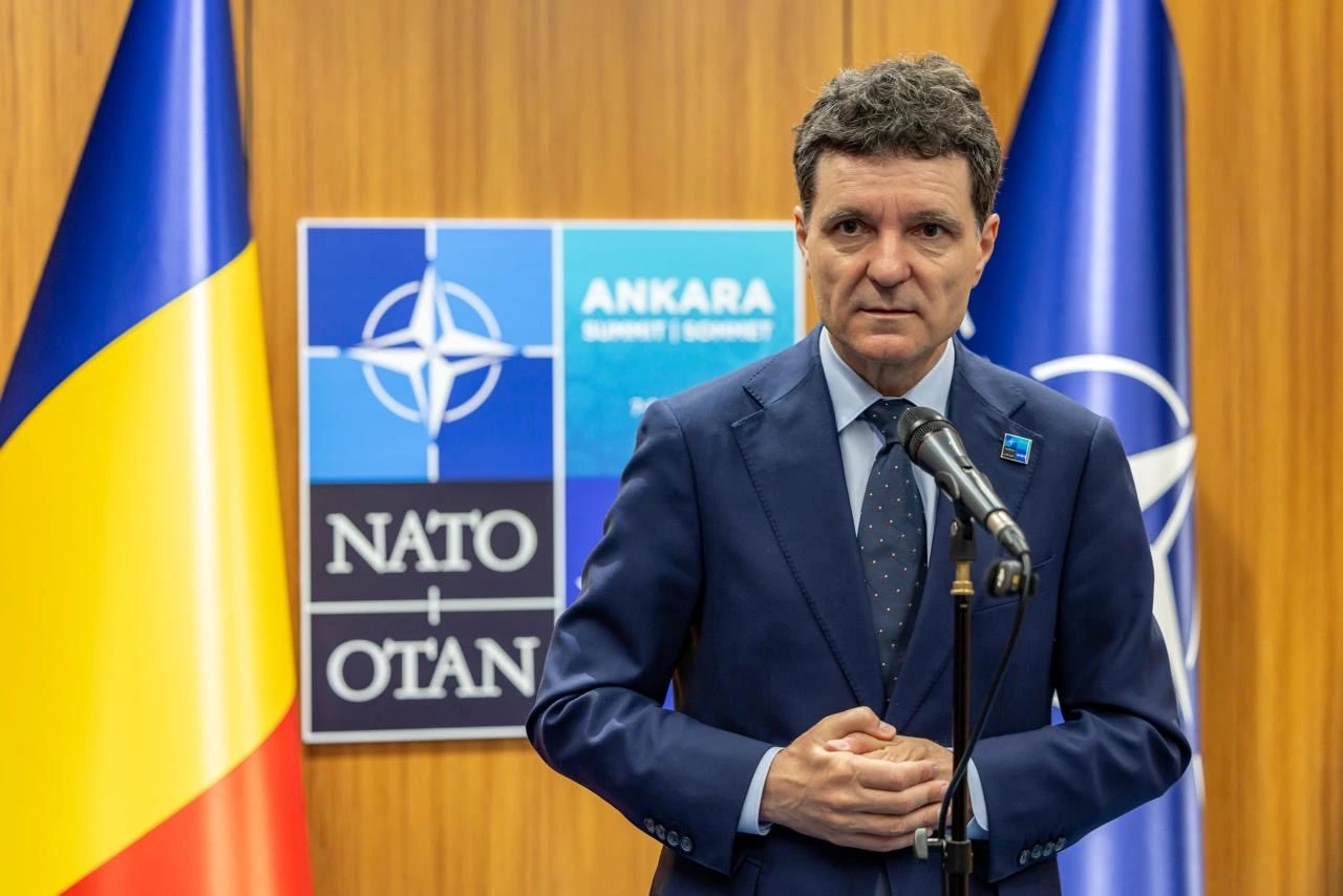 Nicușor Dan despre petrolierul explodat: a fost lovit &icirc;n afara apelor teritoriale ale Rom&acirc;niei