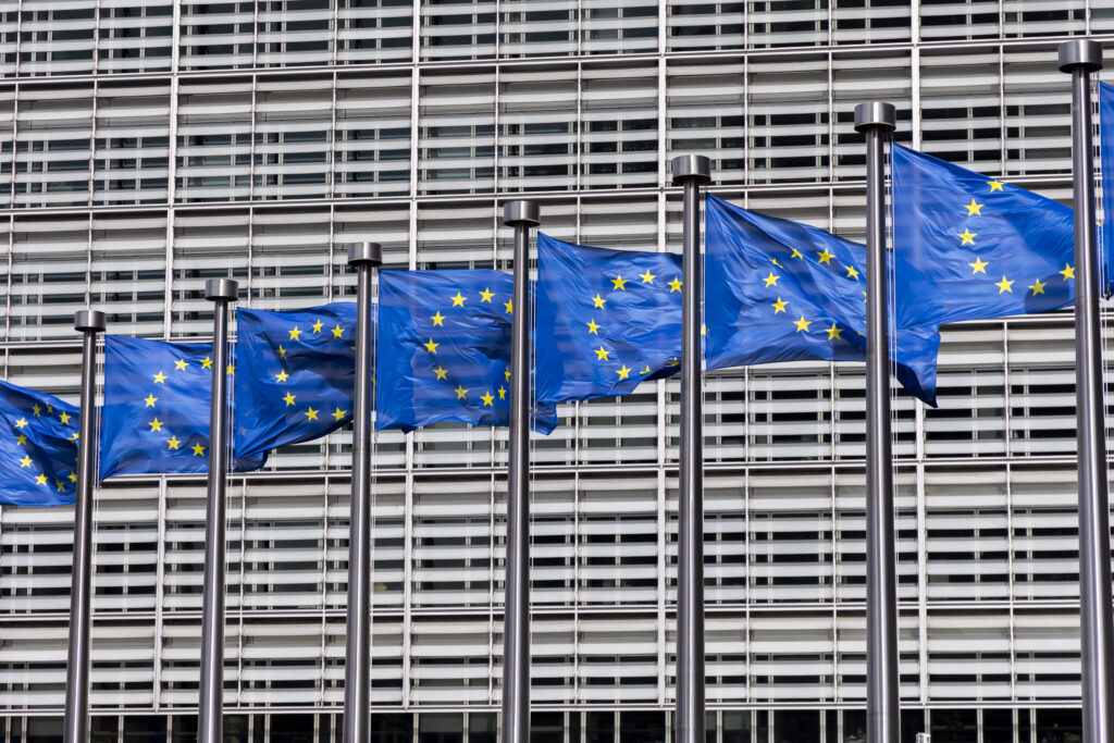 Noi reguli pentru inteligența artificială. Comisia Europeană explică ce obligații vor avea platformele și cum vor fi etichetate conținuturile create cu AI