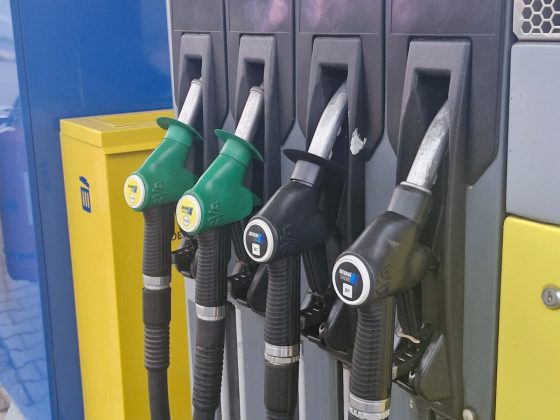 Nouă scumpire a carburanților, la c&acirc;teva ore de la precedenta. C&acirc;t costă acum benzina și motorina