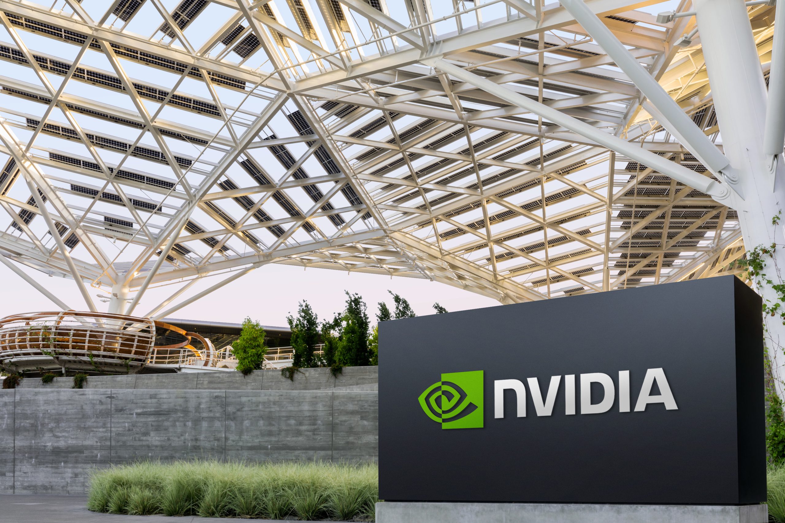 Nvidia, SpaceX și Microsoft lansează o inițiativă privind siguranța IA, pe fondul consecințelor atacului cibernetic asupra OpenAI