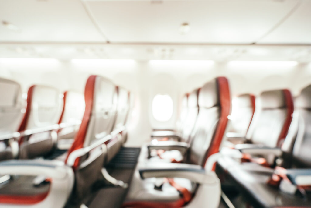 O companie aeriană va percepe prețuri mai mari clienților care nu vor să aibă vecin de scaun &icirc;n avion
