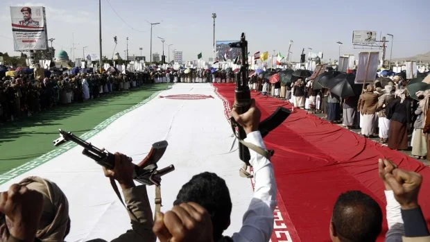 O nouă criză &icirc;n Orientul Mijlociu. Rebelii din Yemen impun o blocadă navală &icirc;mpotriva Arabiei Saudite și amenință cu o &bdquo;escaladare decisivă&rdquo;