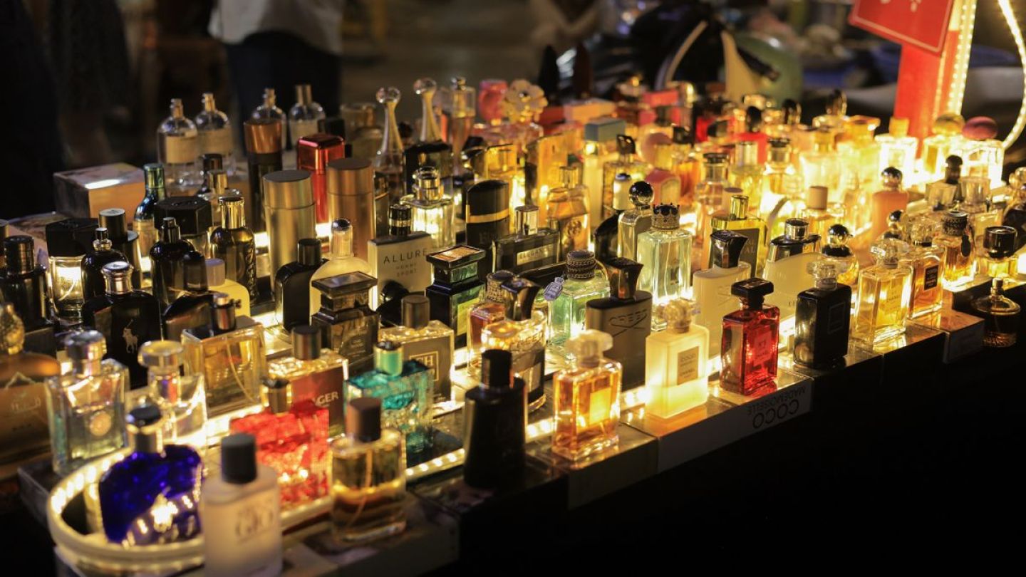 Parfumurile nu mai sunt la mare căutare, skin care-ul vine cu pretenții, dar brandurile &icirc;ncă fac miliarde. Top 10 giganți din industria de beauty