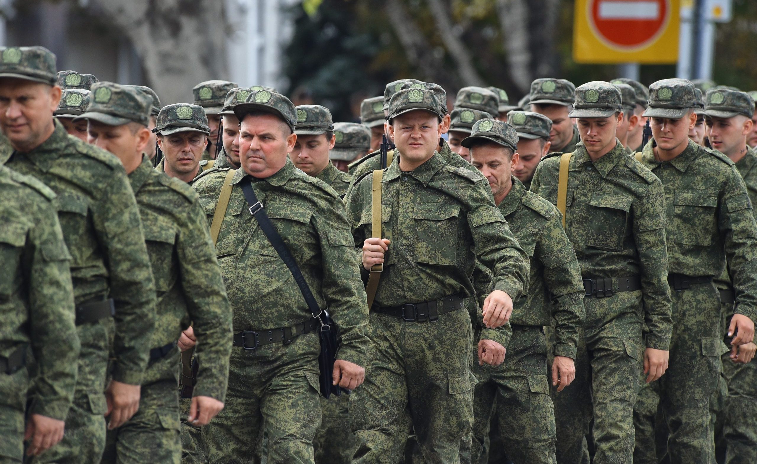 Pe măsură ce numărul voluntarilor scade, Rusia apelează tot mai mult la lumea interlopă pentru a găsi noi recruți militari