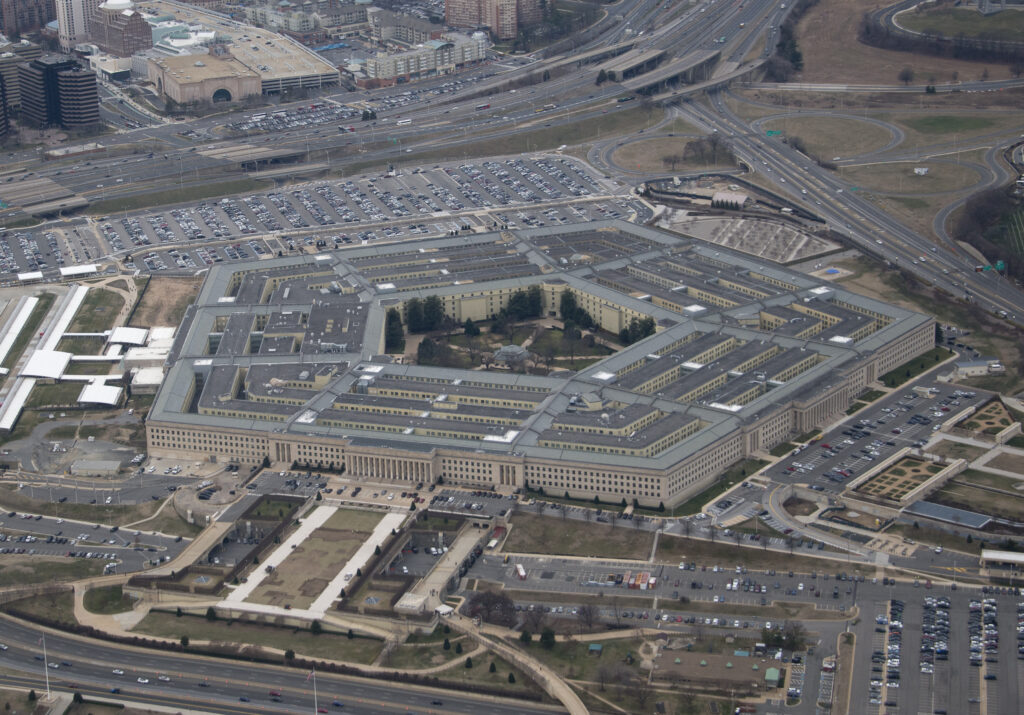 Pentagonul schimbă strategia: 28.000 de rachete ieftine pentru refacerea arsenalului american