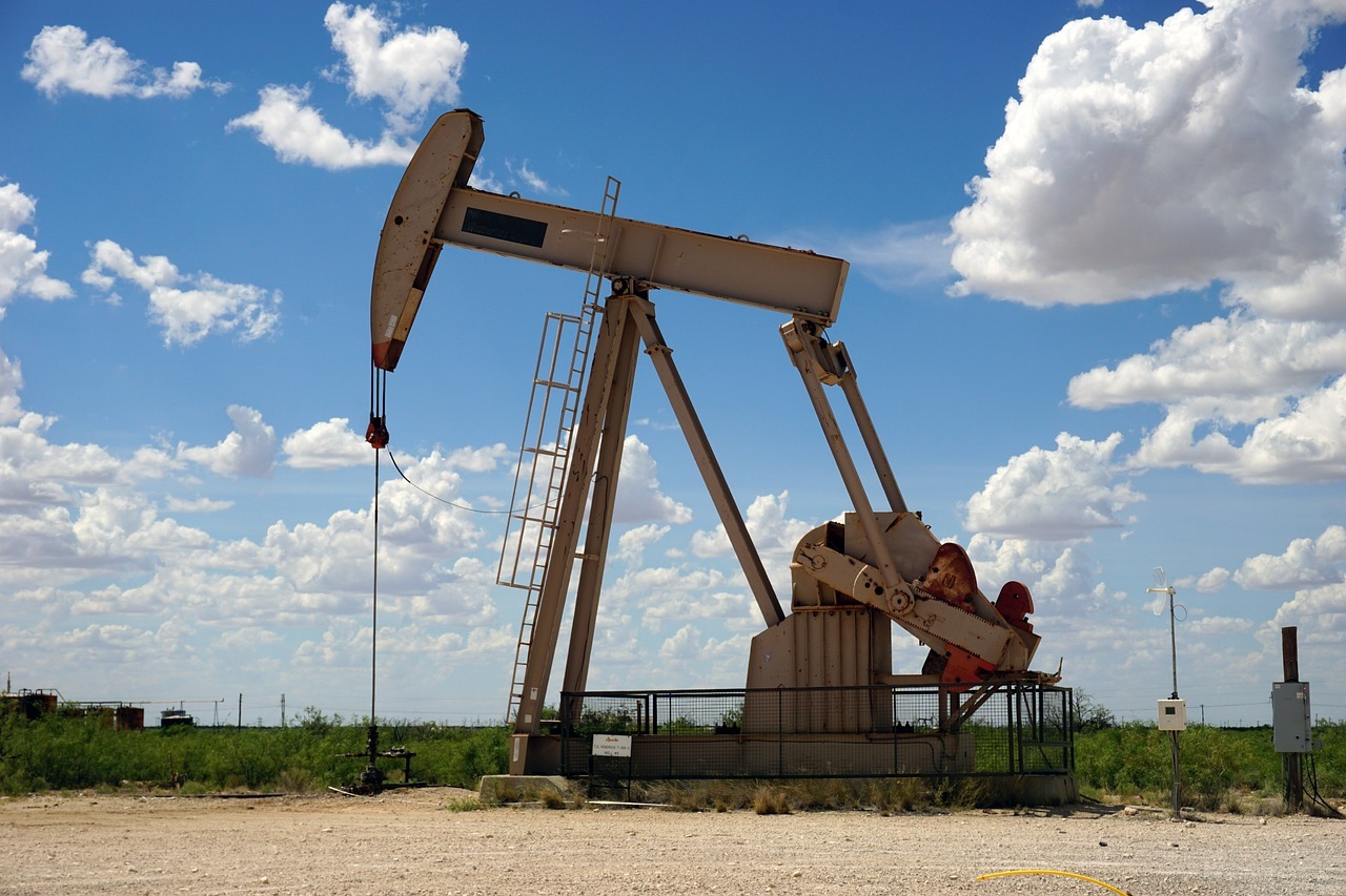 Petrolul cade brusc, &icirc;nregistr&acirc;nd cea mai puternică scădere din ultimele trei luni și jumătate