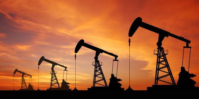 Petrolul se stabilizează în jurul pragului de 80 de dolari, în timp ce investitorii evaluează riscul extinderii războiului din Orientul Mijlociu