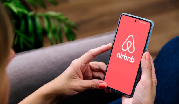 Piața Airbnb din Rom&acirc;nia a ajuns la 74.000 de locuințe. Ce prevede noul regulament european și ce riscă proprietarii nedeclarați