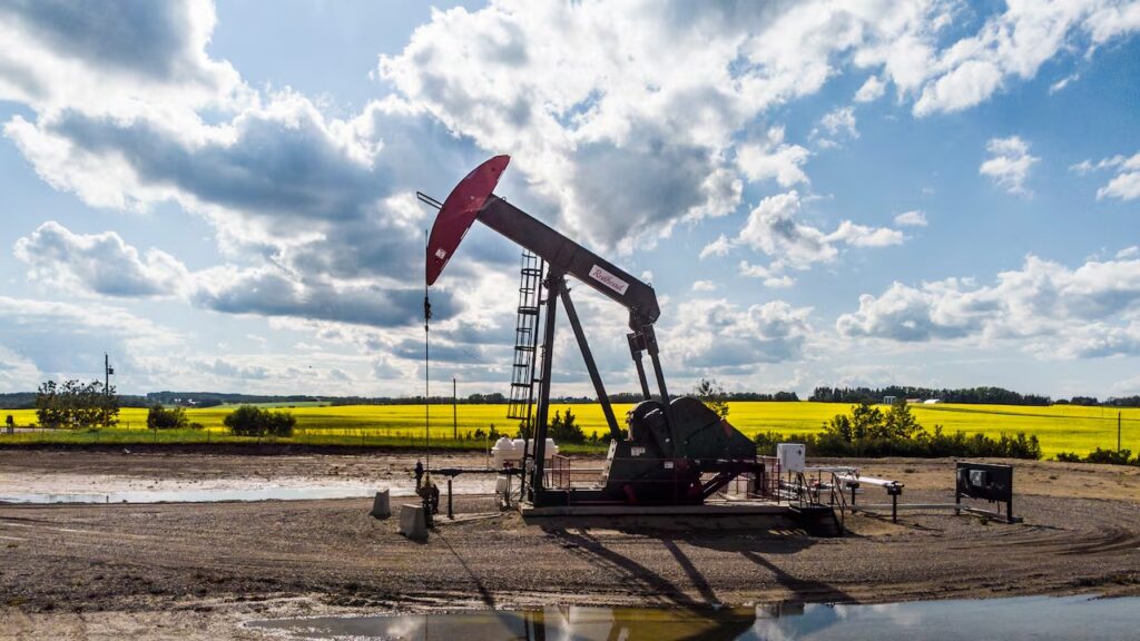 Piața petrolului, aproape fără &bdquo;plasă de siguranță&rdquo;. Traderii avertizează asupra unei noi crize după blocarea Str&acirc;mtorii Ormuz