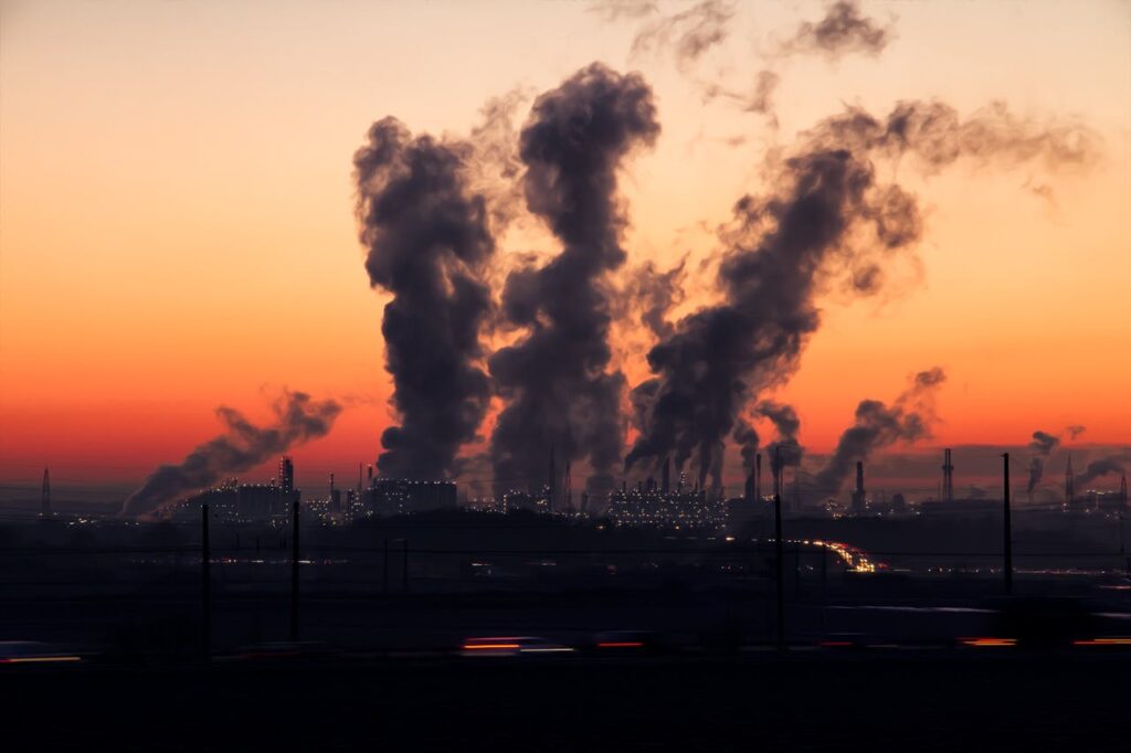 Piața petrolului &icirc;n alertă după noile atacuri din Orientul Mijlociu. Ce urmează pentru prețul carburanților