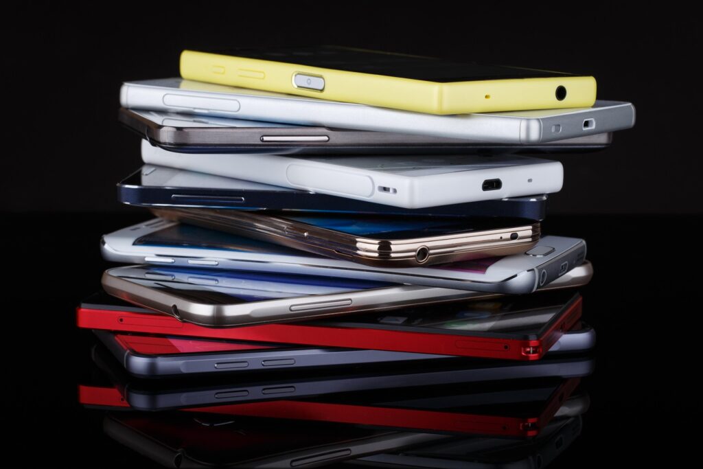 Piața smartphone-urilor continuă să scadă / V&acirc;nzările au atins cel mai scăzut nivel din ultimii 13 ani