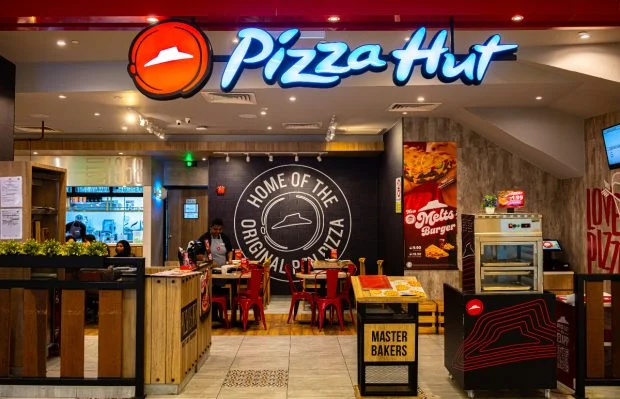 Pizza Hut, v&acirc;ndută pentru 2,7 miliarde de dolari. Yum Brands renunță la celebrul lanț de restaurante