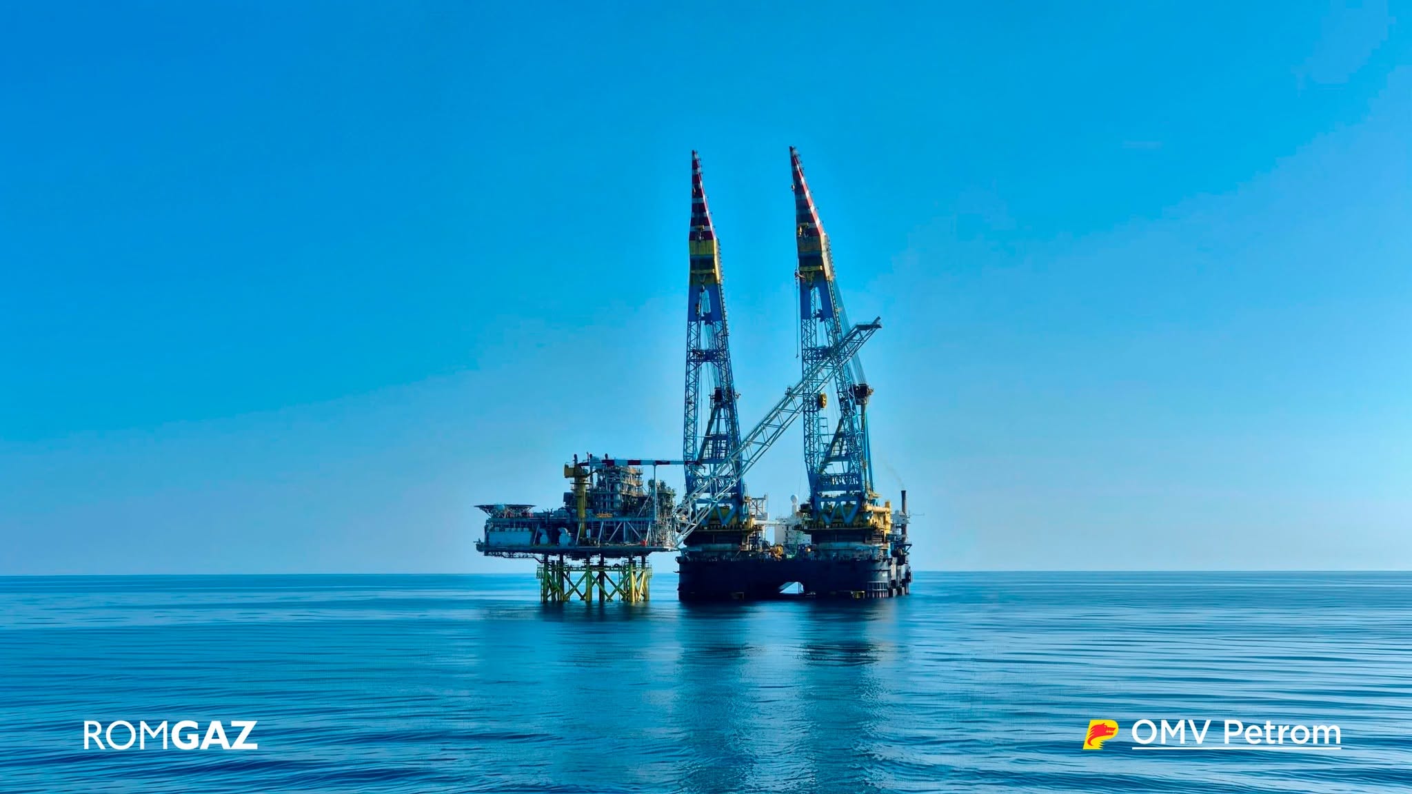 Platforma care va trata gazele din Neptun Deep a fost instalată &icirc;n Marea Neagră: 16.500 de tone, 225 de metri &icirc;nălțime, complet automatizată