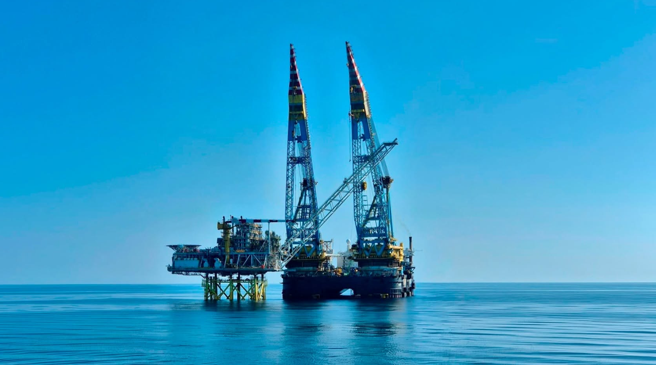 Platforma offshore de producție din cadrul proiectului Neptun Deep a fost instalată &icirc;n Marea Neagră. Are peste 225 de metri &icirc;nălțime