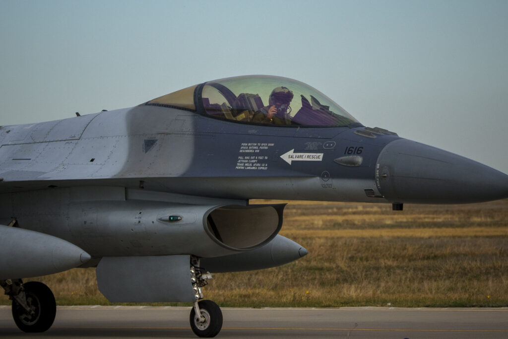 Presa internațională, despre drona dobor&acirc;tă de un F-16 rom&acirc;nesc: O premieră pentru Rom&acirc;nia și un nou semnal al tensiunilor de la granița NATO