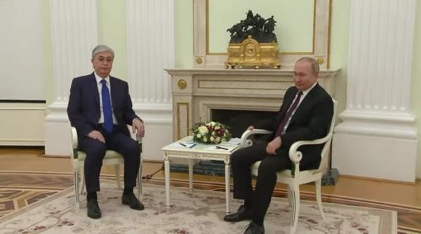 Preşedintele Kazahstanului &icirc;l &icirc;ndeamnă pe Putin să &icirc;ngheţe războiul din Ucraina