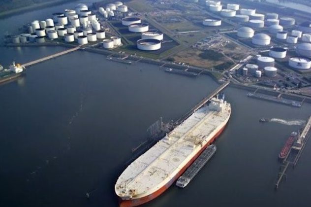 Prețul petrolului scade cu 5% după ce SUA și Iranul au oprit atacurile