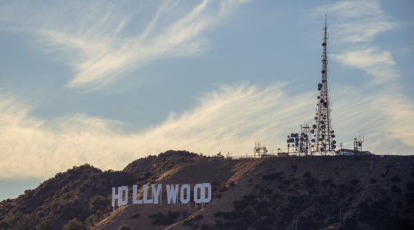 Procurori din 12 state americane conduse de democrați vor să blocheze mega-fuziunea de la Hollywood care l-ar avantaja pe Trump