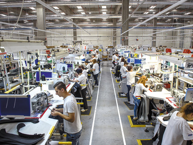 Producătorul de componente auto Faurecia Rom&acirc;nia a făcut profit de 43,8 mil. lei &icirc;n 2025, plus 18,5%, dar a pierdut peste 900 de angajaţi